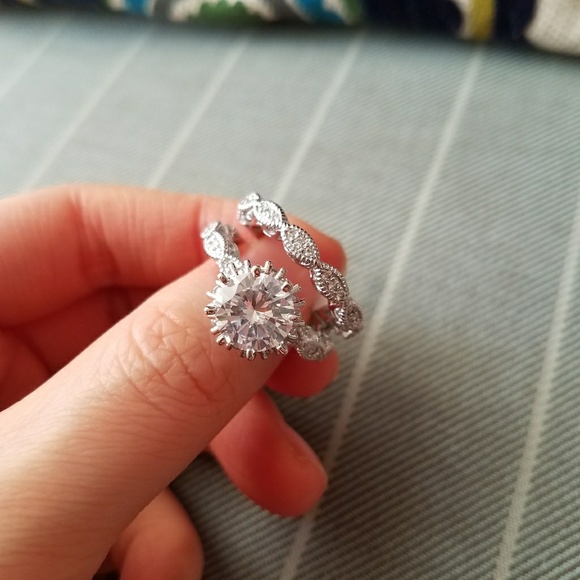 NWT Vintage Luxury Diamond Ring Set Size 7 - Picture 3 of 4